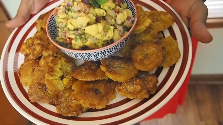 FRIED PLANTAINS WITH GUACAMOLE
